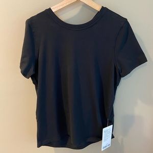 Lululemon Back in Action Tee with back twist Black size 6 NWT